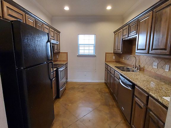 5th image of 1504 Claremont Cir #B
