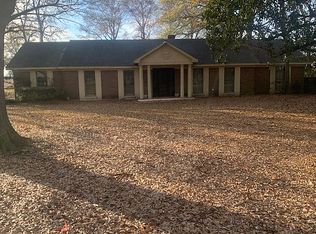 1329 Memorial Dr, Cleveland, MS 38732