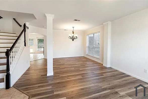 813 Silverbrook Dr — Photo 4