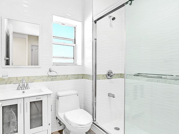 2nd image of 2838 W 15th St APT 4B