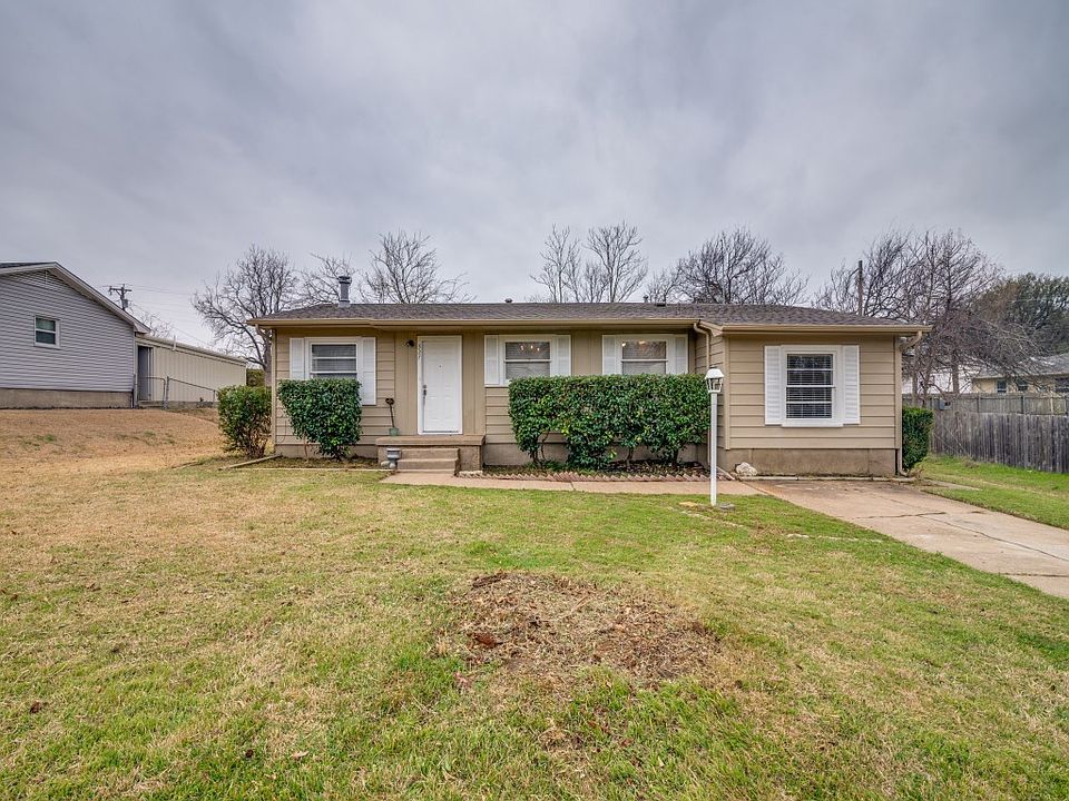 1st image of 327 Elm Dr