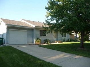 2207 Parkhill Dr, Norwalk, IA 50211