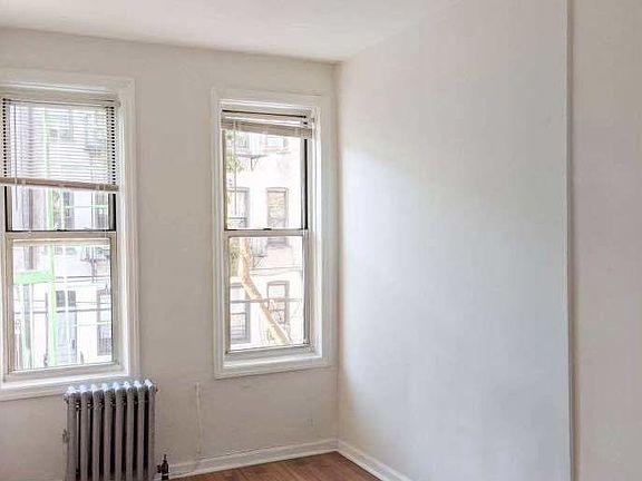 5th image of 30-20 43rd St #2R