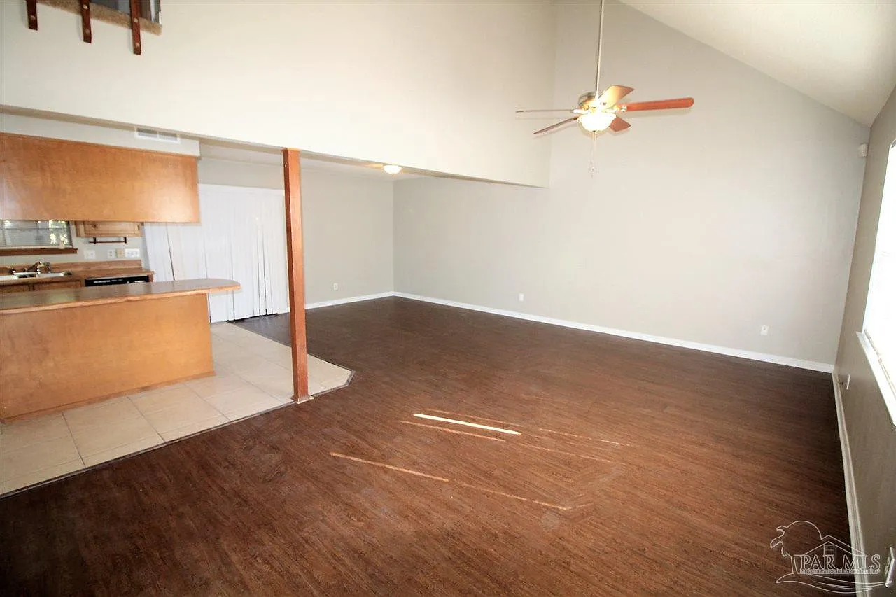 2 bed, 1.5 bath, 1200 sqft, $1,395 — Photo 2