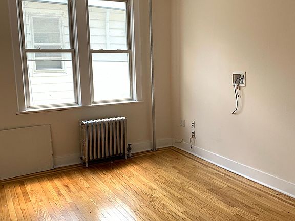 4th image of 2924 Yates Ave #1