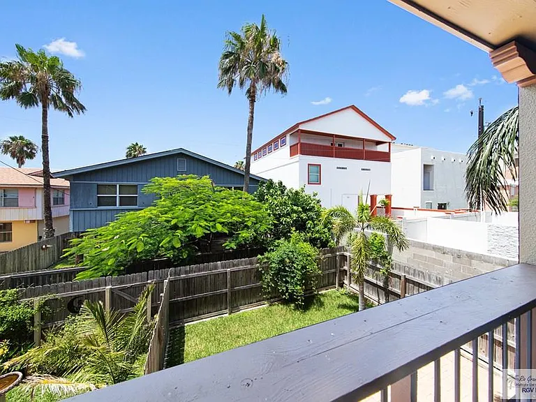 114 E Dolphin St #A — Photo 16