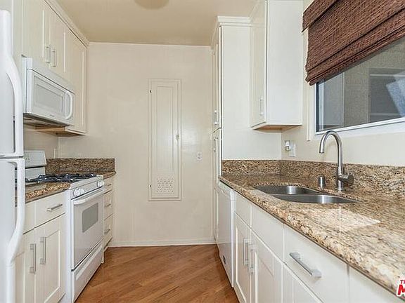 2nd image of 5303 Cahuenga Blvd Unit C