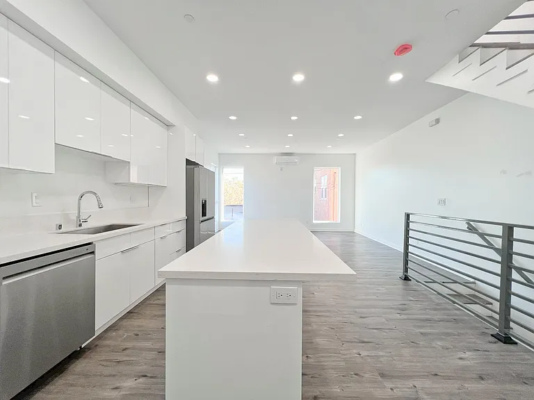 1165 W 39th St — Photo 34