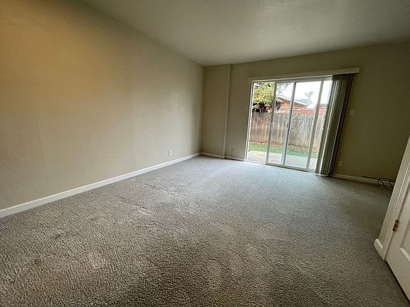 3rd image of 537 Hampshire Ave Unit 1
