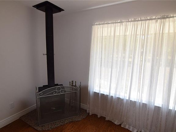 4th image of 720 E Creek Dr