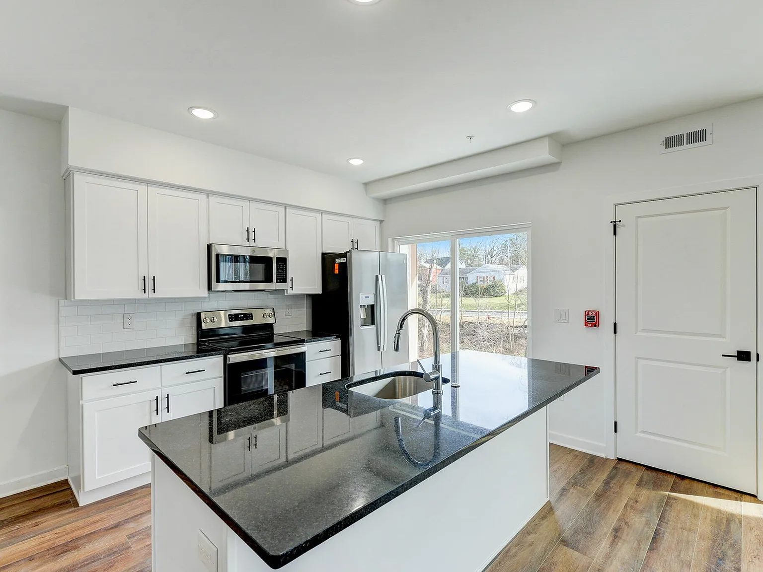 905 Forest Lane — Photo 3