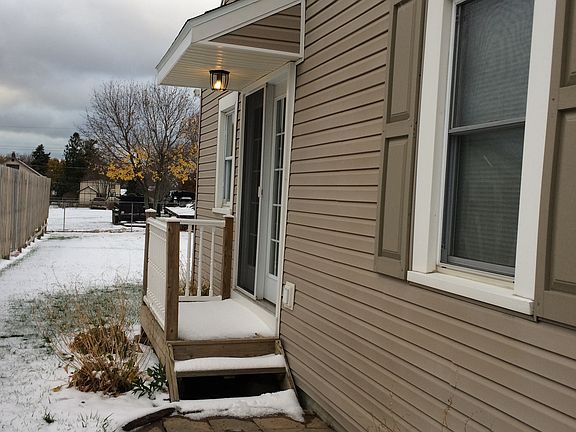 side entrance to kitchen