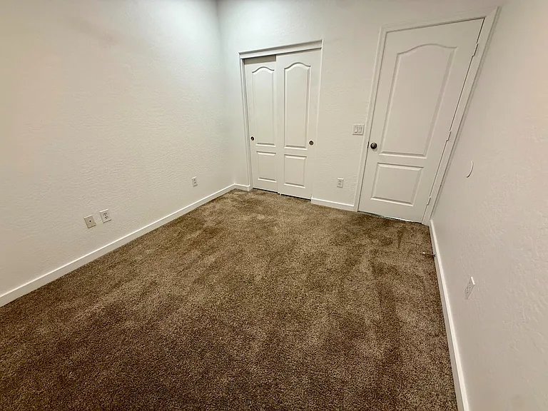 15238 W Custer Ln — Photo 27