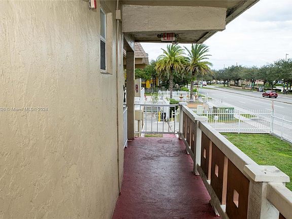 4th image of 301 NW 177th St APT 202