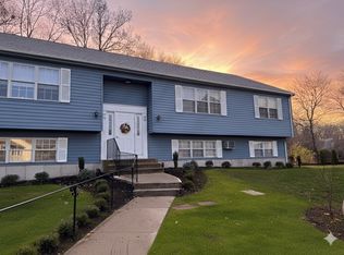 25 Founders Vlg #25, Clinton, CT 06413