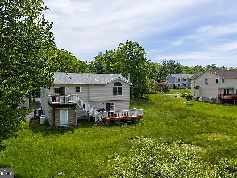 1019 Cricket Ln — Photo 7