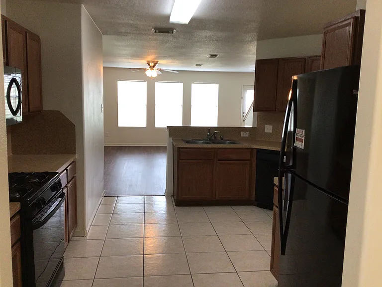 24319 Ayscough Ln — Photo 2