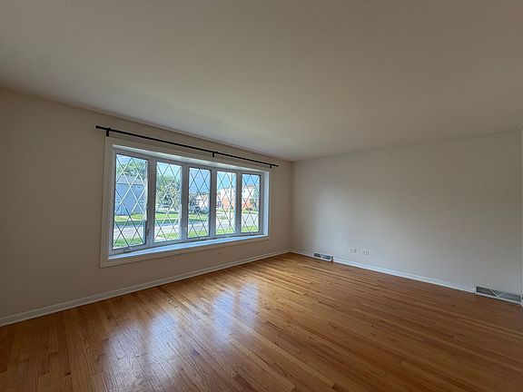 4th image of 9713 River St APT 1