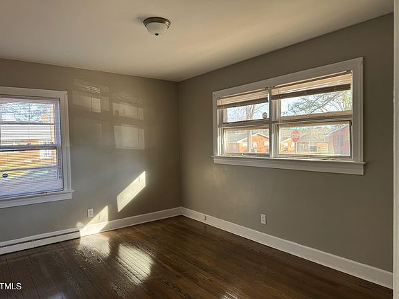 3rd image of 319 Forrest Rd W