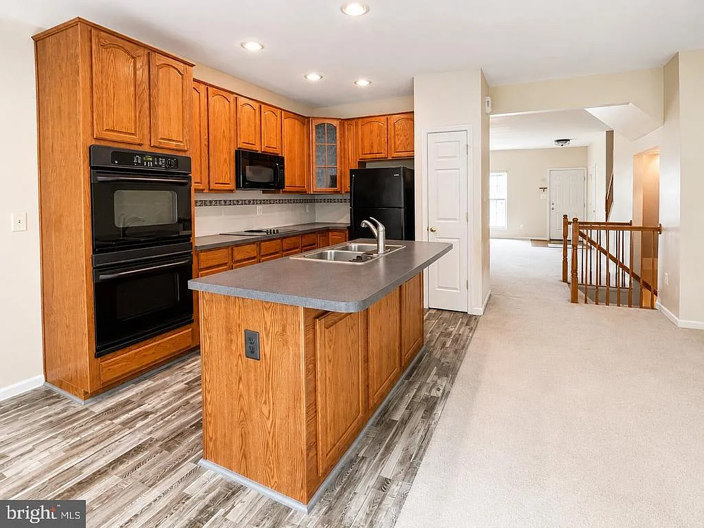 3 bed, 2.5 bath, 2068 sqft, $2,250 — Photo 4