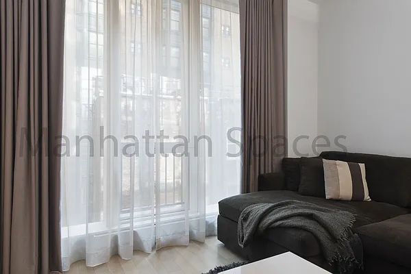 Sold by Manhattan Spaces | media 6
