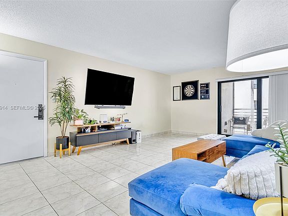 3rd image of 4040 N Hills Dr APT 20