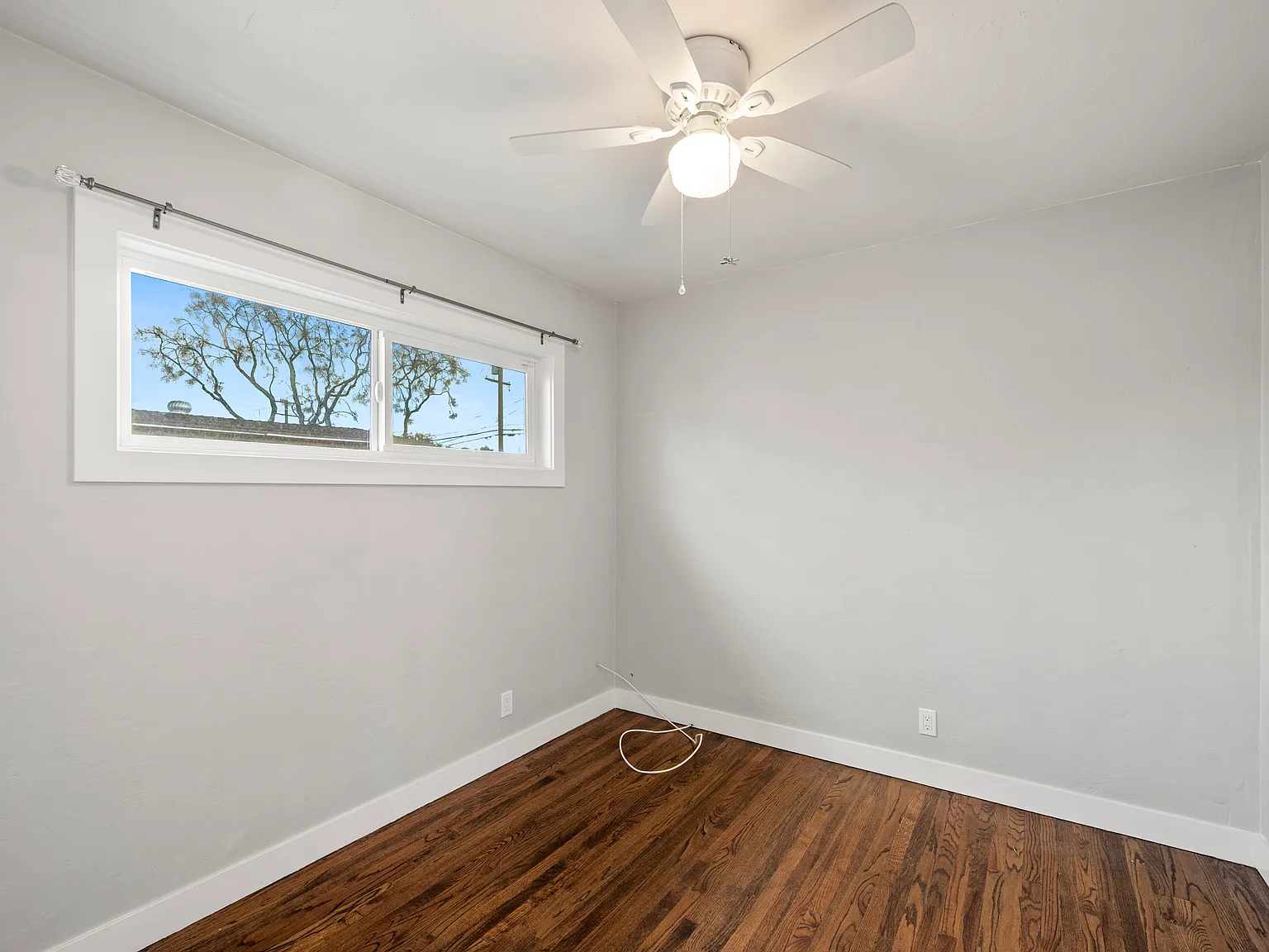 3 bed, 1026 sqft, $4,195 — Photo 4