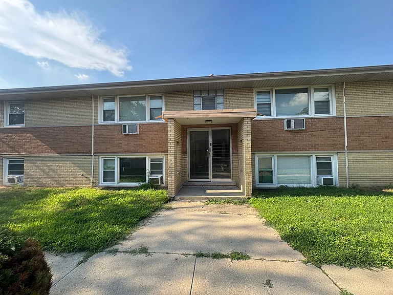 18446 Torrence Ave #1E — Photo 1
