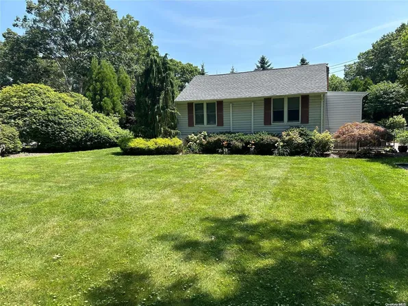 2 Fox Lane, Shoreham, NY 11786