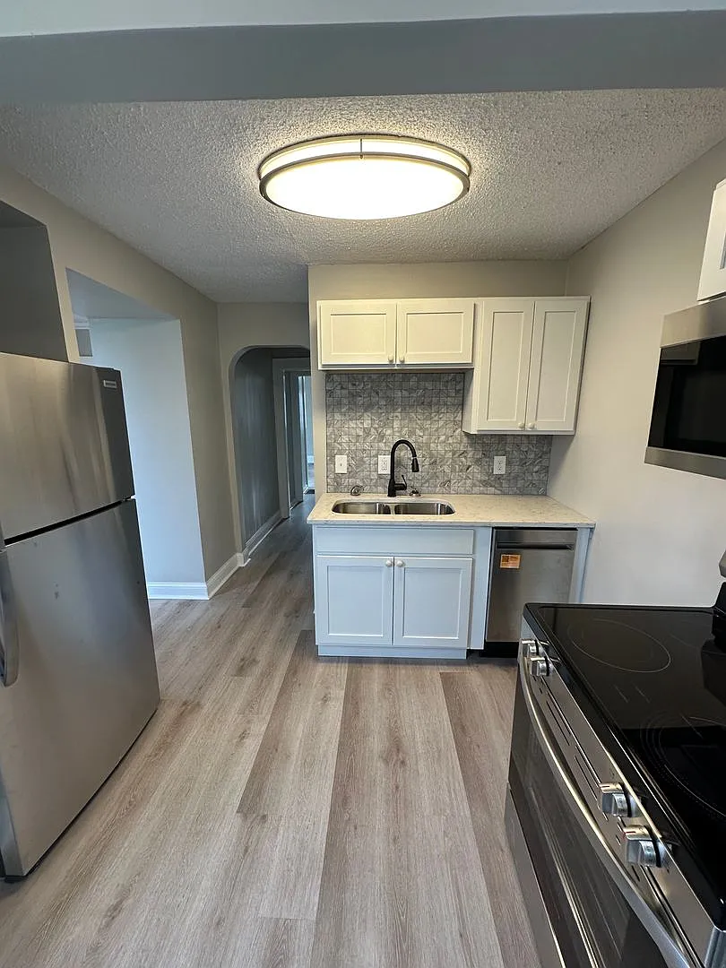 Beautiful Newly Renovated Home 4 Bedroom 2 Bath — Photo 4