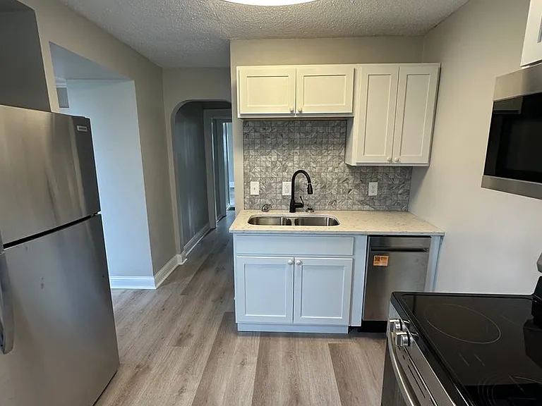 157 Sherman Ave — Photo 4