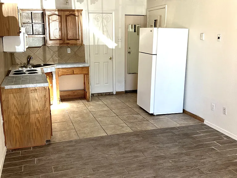 420 Girard Blvd SE #A — Photo 6