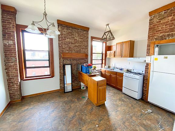 5th image of 2252 1st Ave #5F