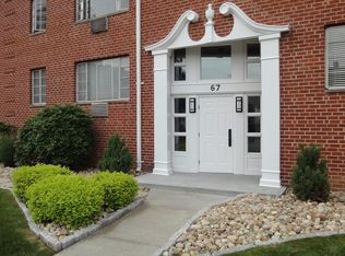67 Robin Rd #B5, West Hartford, CT 06119