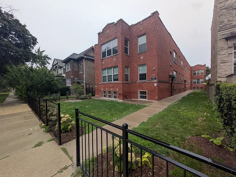 4321 1/2 N Tripp Ave #1W — Photo 1