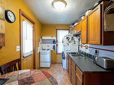 3rd image of 3006 Elim Ave #2
