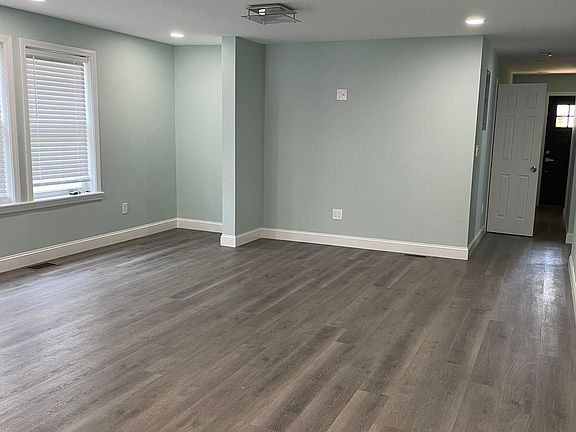 3rd image of 179 Ruskindale Rd #1