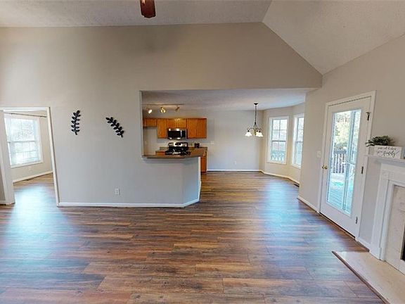 5th image of 576 Greenwood Park Way