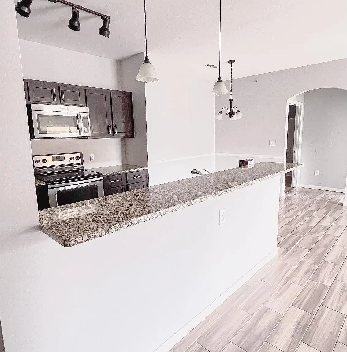 2 bed, 941 sqft, $1,800 — Photo 4