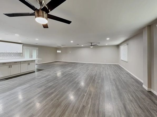 1543 N Myrtlewood St