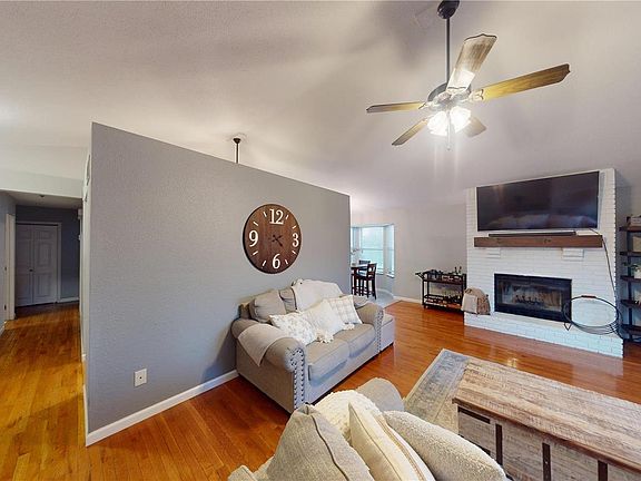 3rd image of 27 Katie Lynn Ct