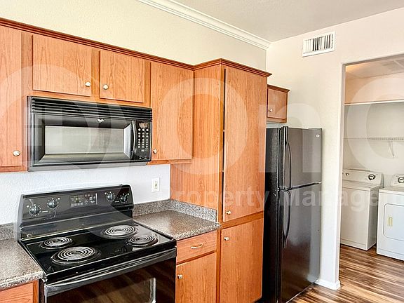 5th image of 1941 S Pierpont Dr #2072