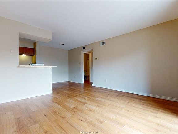 3rd image of 904 University Oaks Blvd APT 31
