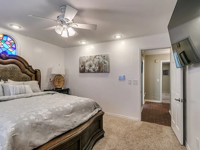 NW 30th Pl — Photo 19