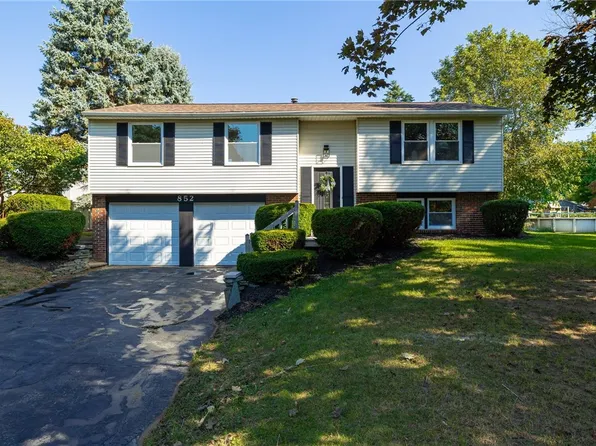 852 Bridle Ln, Webster, NY 14580