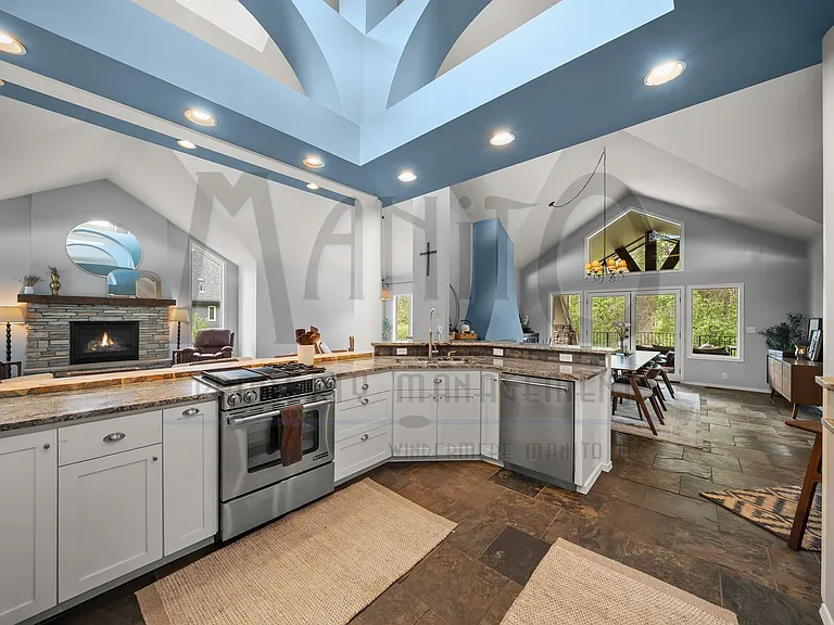 115 E Meadowlane Rd — Photo 12