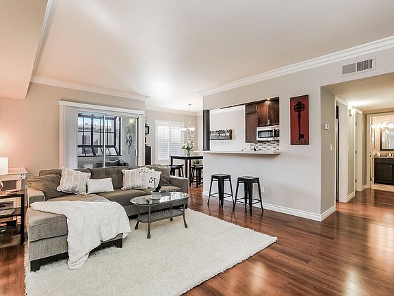 4th image of 330 S Mentor Ave Unit 337