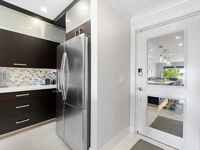 324 N Lake Dr — Photo 14