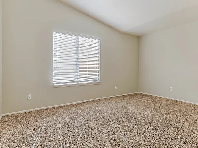 2625 S 156th Ave — Photo 13