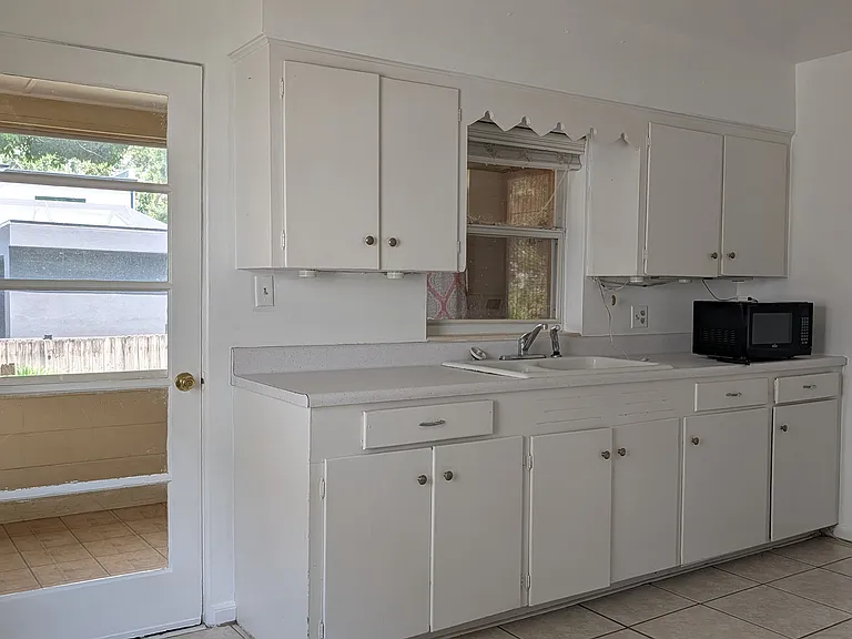 811 Putnam Ave — Photo 14